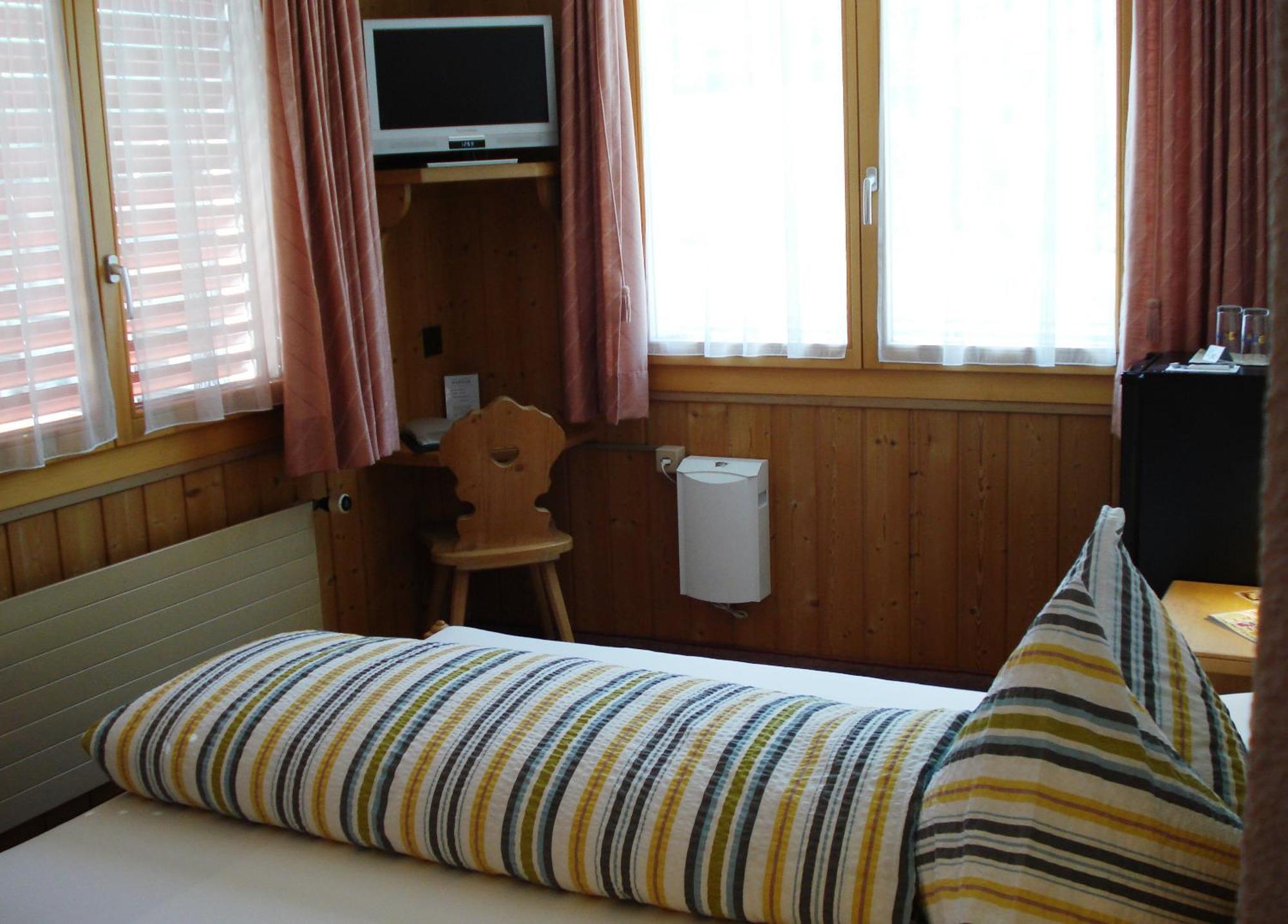 Hotel & Restaurant Bahnhof Reichenbach Reichenbach im Kandertal Exterior photo